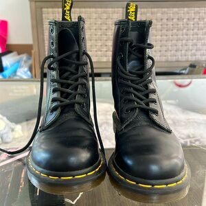 Dr. Martens 1460 SLIP RESISTANT LEATHER LACE UP BOOTS size 7US